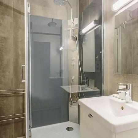 Renove Avec Piscine, Wi-fi, Proche Centre Et - Fr-1-3-610 Apartment *